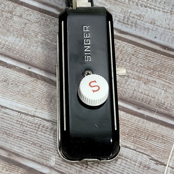 Vintage Singer Button Holder With Attachment Box and booklet. - Picture 10 of 12